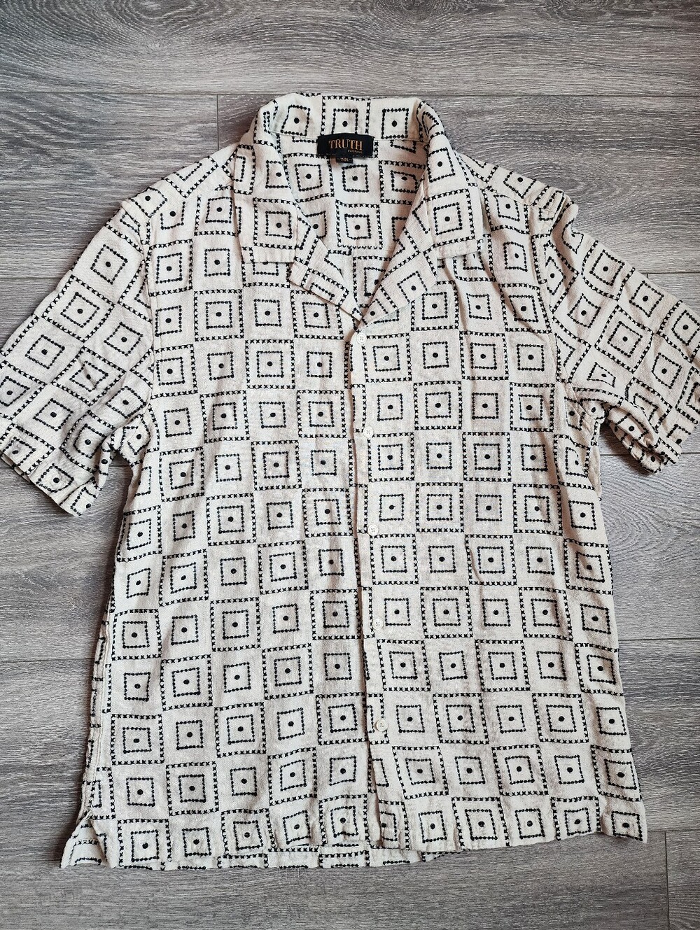 Linen Blend Relaxed Button-Up w/ Stitched Geometric Pattern Men's Medium